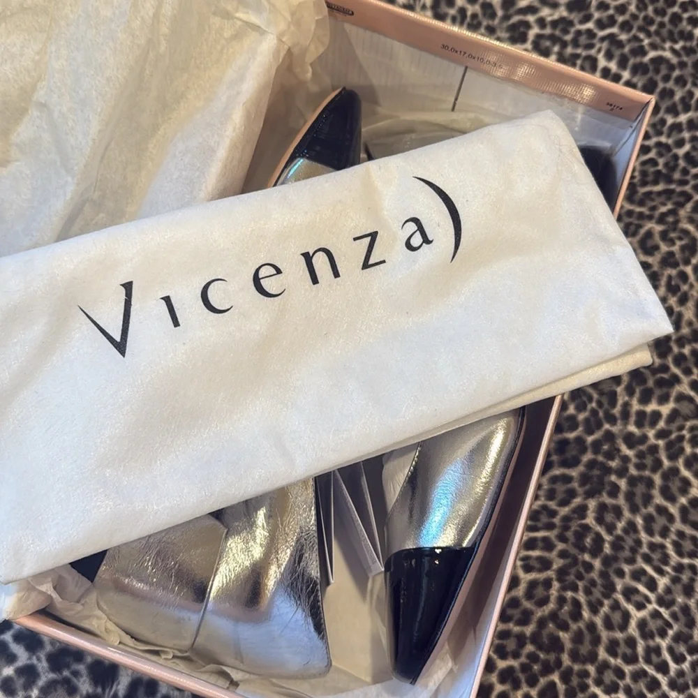 Anthropologie Vicenza ColorBlock MaryJanes Silver Patent Black Size 40 NIB